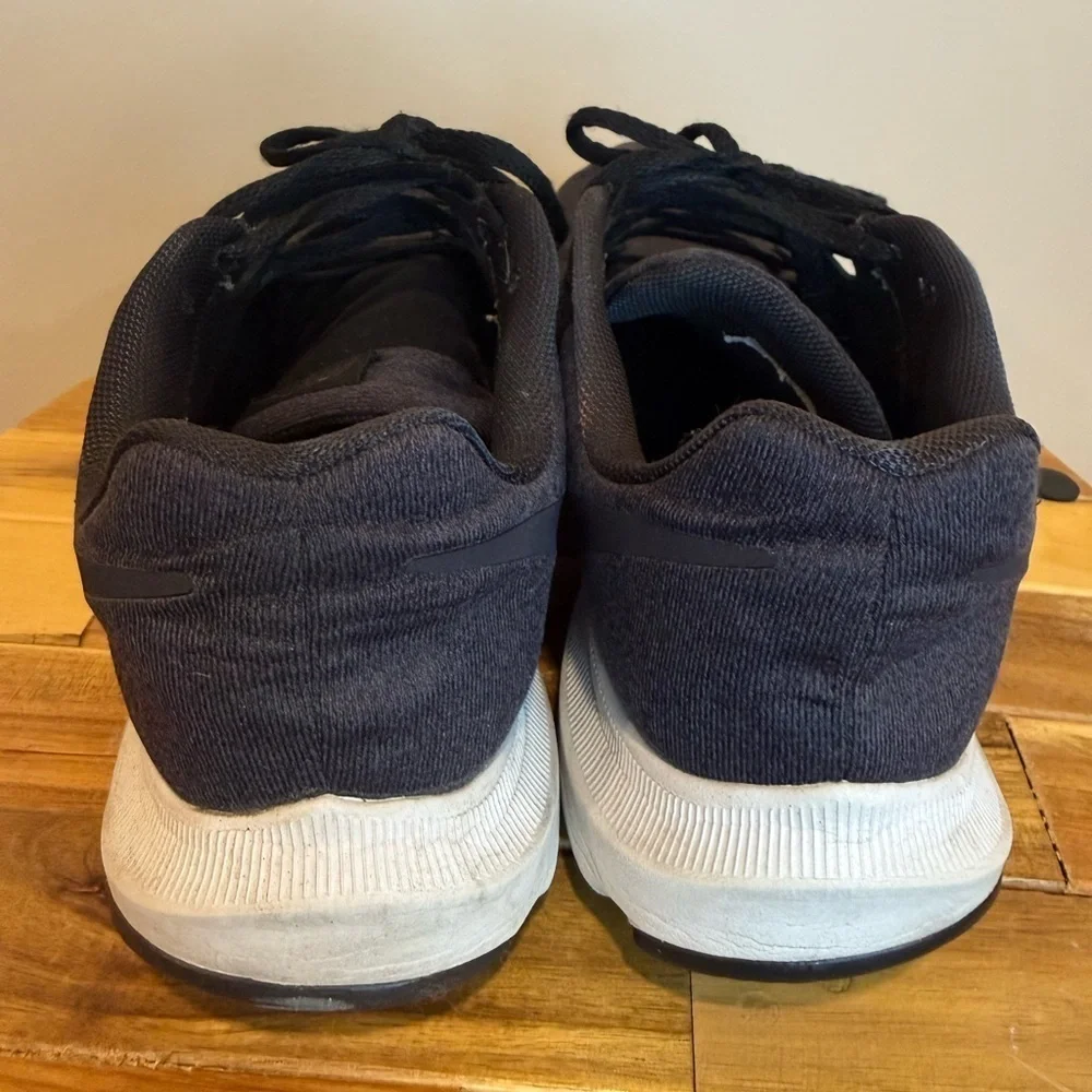 Nike Black Gray Athletic Run Swift Sneakers